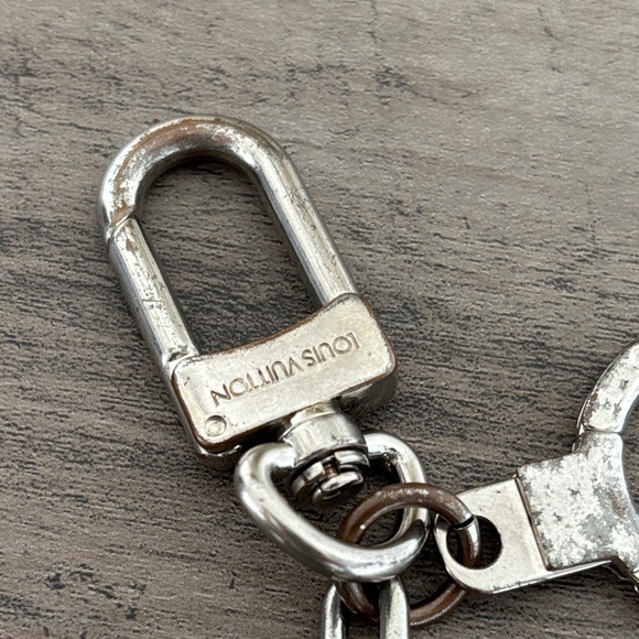 Louis Vuitton Keychain (discolored) - Picture 3 of 6